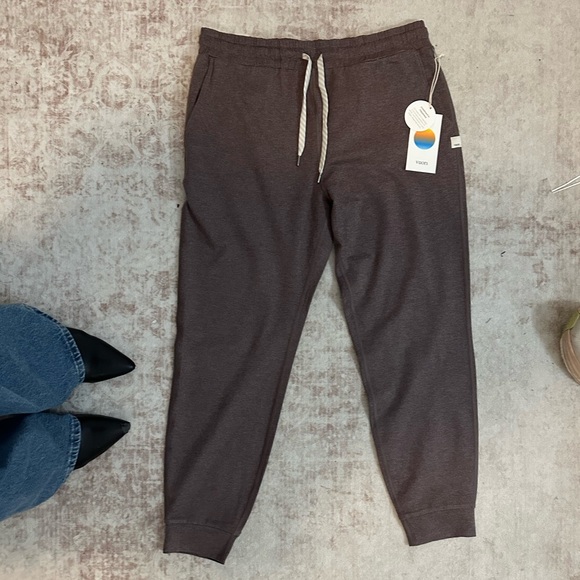 Vuori women’s performance joggers - Picture 5 of 6